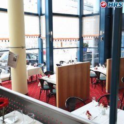 Sala de desayuno en el restaurante InterCityHotel Fotos
