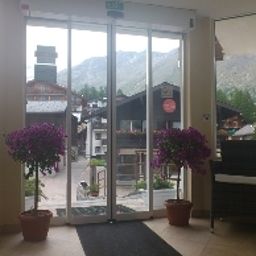 Hall Artemis Garni Fotos