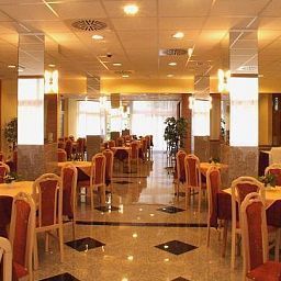 Sala de desayuno en el restaurante Zugló Fotos