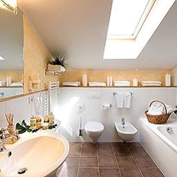 Ванная Taubers Unterwirt Aktiv & Vitalhotel Fotos