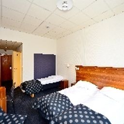  Sverre Fotos