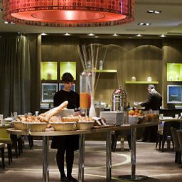 Salle du petit-déjeuner située dans le restaurant Pullman Versailles Château Fotos
