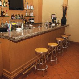 Bar La Quinta Inn & Suites LAX Fotos