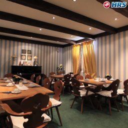 Salle du petit-déjeuner située dans le restaurant Zum Kranz Landgasthof Fotos