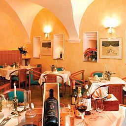 Salle du petit-déjeuner située dans le restaurant Zur Post Fotos