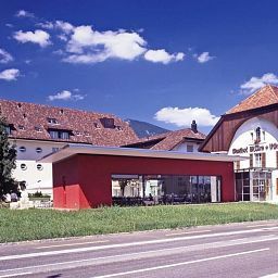 Exterior view Urs und Viktor Fotos