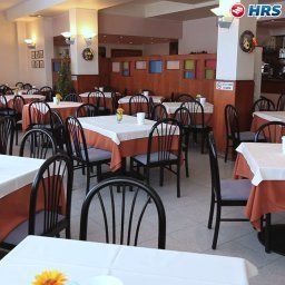 Salle du petit-déjeuner située dans le restaurant Cristallo Fotos