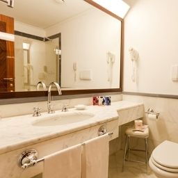 Bathroom Adi Doria Grand Hotel Fotos