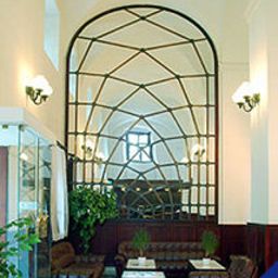 Hall Klastrom Fotos