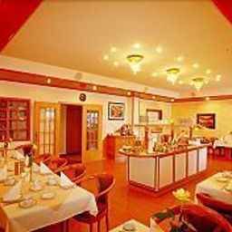 Salle du petit-déjeuner située dans le restaurant Am Schwedenkai Fotos