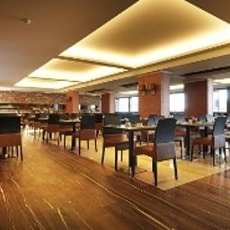 Sala śniadaniowa w restauracji Hyllit Fotos