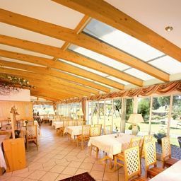 Salle du petit-déjeuner située dans le restaurant Eichenhof Fotos