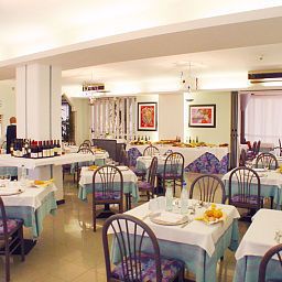 Sala śniadaniowa w restauracji Palace Fotos