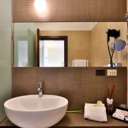 Camera da bagno Best Western Farnese Fotos