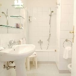 Bathroom Astoria Residence P.I.U. HOTELS srl Fotos