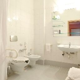 Bathroom Astoria Residence P.I.U. HOTELS srl Fotos