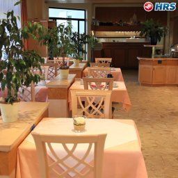 Sala de desayuno en el restaurante Kerzenstüble Fotos