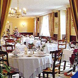 Sala de desayuno en el restaurante Le Pont Neuf Logis Fotos