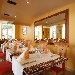 Salle du petit-déjeuner située dans le restaurant Spalenbrunnen Fotos