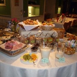 Buffet Garten Hotel Salzach Garni Fotos