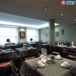 Salle du petit-déjeuner située dans le restaurant Moderno Fotos
