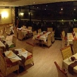 Зал для завтрака The Royal Inn Leonardo Fotos