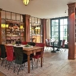 Widok wewnątrz Romantik Hotel Kaufmannshof Fotos
