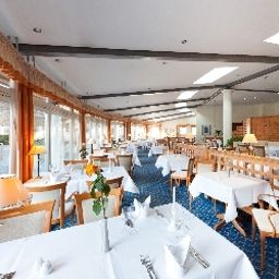 Salle du petit-déjeuner située dans le restaurant Schlossmühle Fotos
