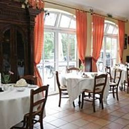 Salle du petit-déjeuner située dans le restaurant Milser Landhaus Fotos