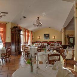 Salle du petit-déjeuner située dans le restaurant Milser Landhaus Fotos
