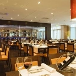 Salle du petit-déjeuner NH Danube City Fotos