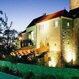 Exterior view Burg Wernberg Fotos
