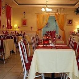 Sala de desayuno en el restaurante Papillon Fotos