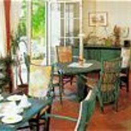 Sala de desayuno en el restaurante Sarbacher Fotos