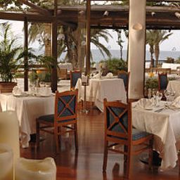 Restauracja Coral Beach Hotel & Resort Fotos