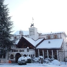 Exterior view Schloss-Hotel Fotos