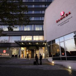 Exterior view RAMADA Fotos