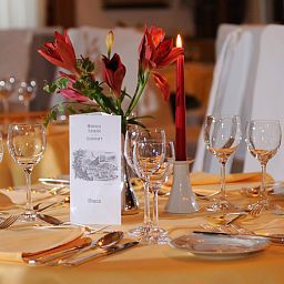 Salle du petit-déjeuner située dans le restaurant Schweizerhof & Résidence Fotos