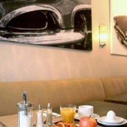 Salle du petit-déjeuner située dans le restaurant Neufeld Fotos