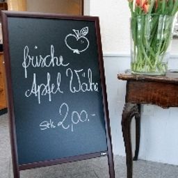 Salle du petit-déjeuner située dans le restaurant Neufeld Fotos
