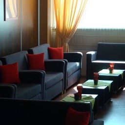Hall Thomas Fotos