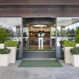 Vista exterior Holiday Inn BRATISLAVA Fotos
