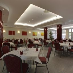 Salle du petit-déjeuner située dans le restaurant Greifswald VCH-Hotel Fotos