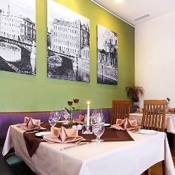 Breakfast room within restaurant Hiemann Fotos