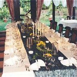 Salle du petit-déjeuner située dans le restaurant Altes Brauhaus Orangerie Fotos