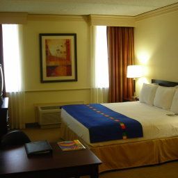 Room Radisson Hotel & Suites Dallas-Love Field Fotos