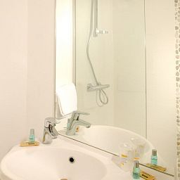 Bathroom Balladins Coignieres Fotos