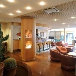 Холл Charlemagne Best Western Fotos