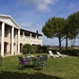 Vista exterior Best Western Castel Provence Fotos