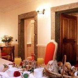 Buffet Chateau des Comtes de Challes Fotos